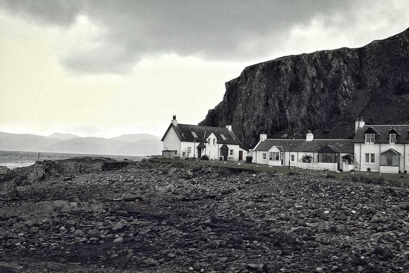 Firms and tones skin